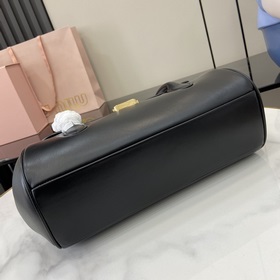 MIUMIU 24ss Осень-Зима Новая модель сумки-багета Стиль сумки в фо
