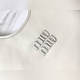 «Кожа высшего качества от производителя» с полной комплектацией. 