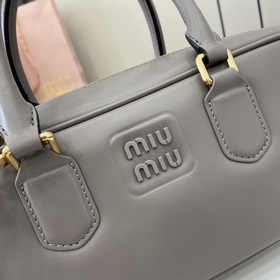 Новая модель Miu Arcadie средняя сумка из кожи бычка (27 см) в ст