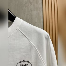 Prada – идеальный вариант для ношения отдельно или в качестве осн