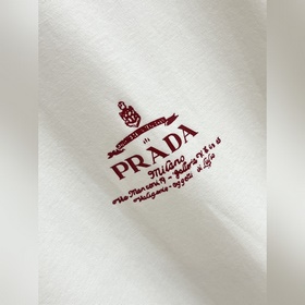 Рекомендуем  Prada 2025ss весенняя коллекция. Футболка Prada с к