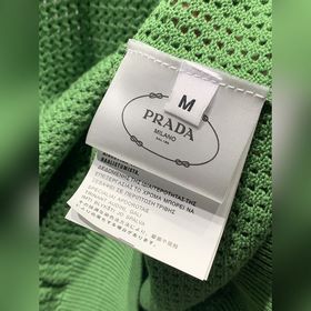 PRD Хлопковое поло с V-образным вырезом Эта рубашка-поло изготовл