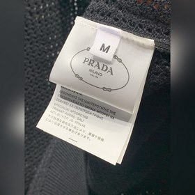 PRD Хлопковое поло с V-образным вырезом Эта рубашка-поло изготовл