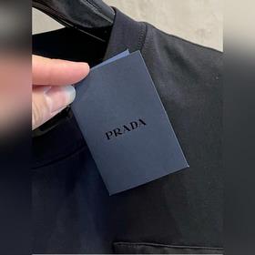 Prada – идеальный вариант для ношения отдельно или под другой оде