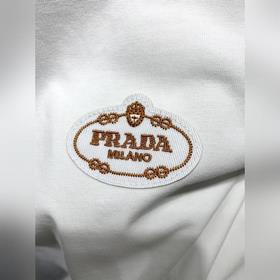 PRD футболка с вышитым логотипом Эта футболка изготовлена из хлоп