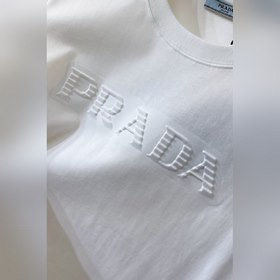J626 PA Prada 25SS весна-лето, новая модель с круглым вырезом и к