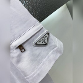 Новая коллекция Prada весна-лето 2025 с короткими рукавами уже в 