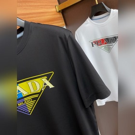 Новая коллекция Prada весна-лето 2025 с короткими рукавами уже в 