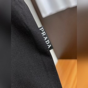 Новая коллекция Prada весна-лето 2025 с короткими рукавами уже в 