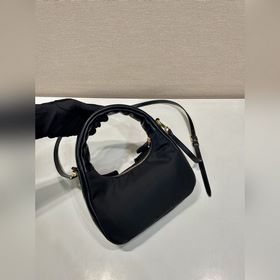 Бабочка 1BC241 Сумка под мышку Эта сумка-хобо с бантиком изготов