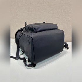 Женский рюкзак 1BZ039 Двухплечевой рюкзак. Этот нейлоновый рюкзак