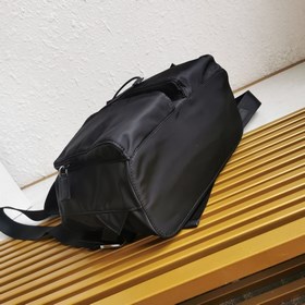 Новый рюкзак 1BZ070 в новых цветах. Этот нейлоновый рюкзак с двум