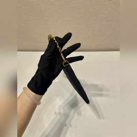 Шугэ Хобо 1Nl054 Сумка под мышку Эта сумка под мышку изготовлена