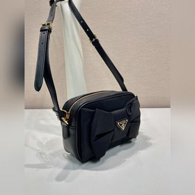 Сумка через плечо Butterfly 1BC242 Эта сумка через плечо с бабоч