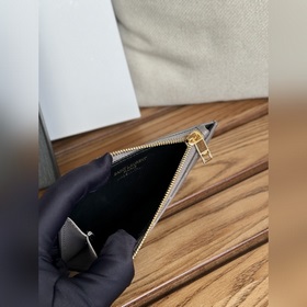 Картодержатель YSL SAINT LAURENT из кожи с узором виде шариков Ка