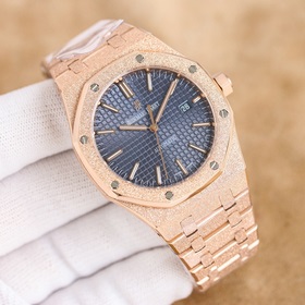 Audemars Piguet Royal Oak Frosted Gold Edition — впечатляющий деб