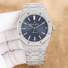Audemars Piguet Royal Oak Frosted Gold Edition — впечатляющий деб