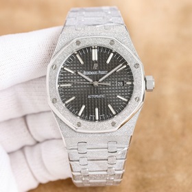 Audemars Piguet Royal Oak Frosted Gold Edition — впечатляющий деб