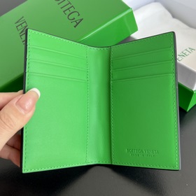 Новая модель большого кожаного портфеля B 649602. Портфель являет