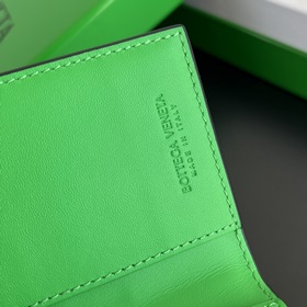 Новая модель большого кожаного портфеля B 649602. Портфель являет
