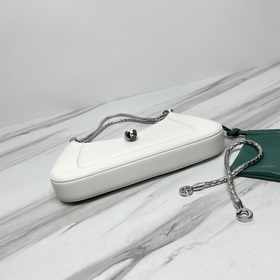 Серия SERPENTI BAIA — стильная сумка под мышку с двумя съемными ц
