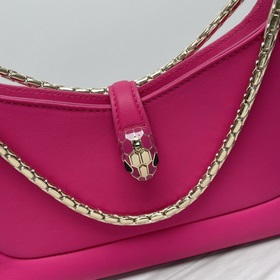 Серия SERPENTI BAIA — стильная сумка под мышку с двумя съемными ц