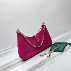 Серия SERPENTI BAIA — стильная сумка под мышку с двумя съемными ц