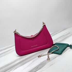Серия SERPENTI BAIA — стильная сумка под мышку с двумя съемными ц