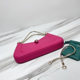 Серия SERPENTI BAIA — стильная сумка под мышку с двумя съемными ц