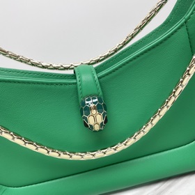 Серия SERPENTI BAIA — стильная сумка под мышку с двумя съемными ц