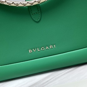 Серия SERPENTI BAIA — стильная сумка под мышку с двумя съемными ц