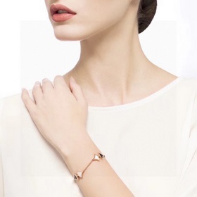 Уровень покупки Bvlgari Diva серия Черно-белая юбка Браслет Класс