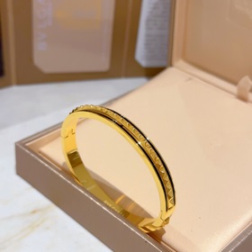 Браслет Bulgari из серии Serpenti Viper, браслет Bulgari из V-обр