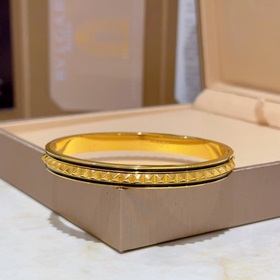 Браслет Bulgari из серии Serpenti Viper, браслет Bulgari из V-обр