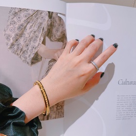 Браслет Bulgari из серии Serpenti Viper, браслет Bulgari из V-обр