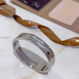 Браслет Bulgari из серии Serpenti Viper, браслет Bulgari из V-обр