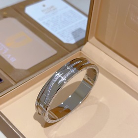 Браслет Bulgari из серии Serpenti Viper, браслет Bulgari из V-обр