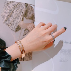 Браслет Bulgari из серии Serpenti Viper, браслет Bulgari из V-обр