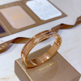 Браслет Bulgari из серии Serpenti Viper, браслет Bulgari из V-обр