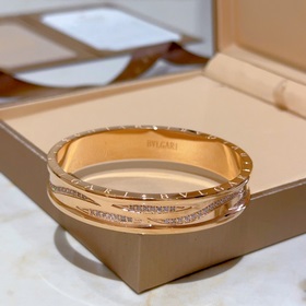 Браслет Bulgari из серии Serpenti Viper, браслет Bulgari из V-обр