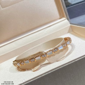 V-образное золотое покрытие (белый, серый, зеленый) BVLGARI высок
