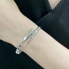 Браслет Bulgari из гладкой тонкой змеиной кожи, серия «Настоящий 