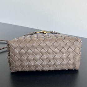 #Bottega Veneta 2023 весна-лето, новая сумка Andiamo, модель, кот