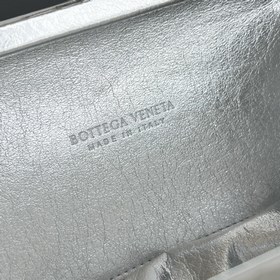 Вечерняя сумочка BV Knot уже в продаже. 717622. Знаковый плетеный