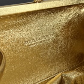 Знаковый плетеный узор с металлической застежкой-узлом, элегантны