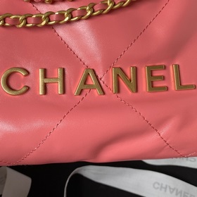 Темно-розовый Chane1 23S AS3980 Мини-сумка Chanel 22 покорила сер
