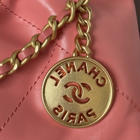 Темно-розовый Chane1 23S AS3980 Мини-сумка Chanel 22 покорила сер