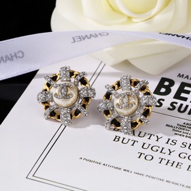 Серьги Chanel, серьги-гвоздики Chanel, официальный сайт, синхронн