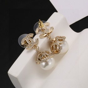 Chanel сережки-гвоздики, высококачественная копия оригинала, изго