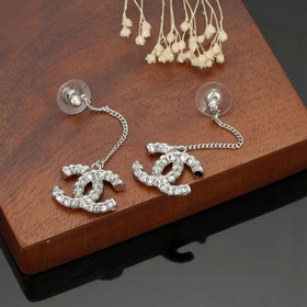 Длинные двусторонние серьги Chanel с бриллиантами — модные серьги